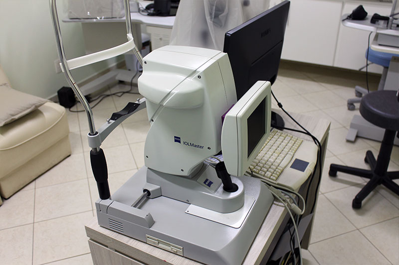Foto exame: Biometria com interferometria (IOL Master)